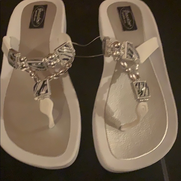 Grandco Shoes Grandco Flip Flops Poshmark